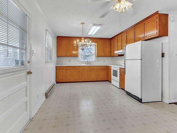 3rd image of 1828 Fletchers Chapel Rd