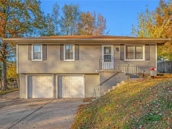 11900 Felton St, Sugar Creek, MO 64054