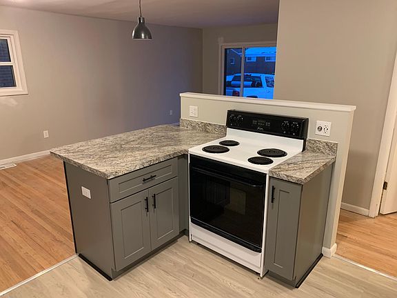 5th image of 26364 Cathedral St