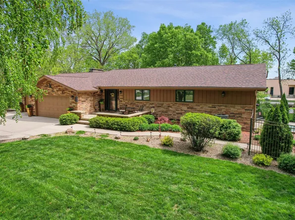 5310 NW Burr Oak Dr, Johnston, IA 50131