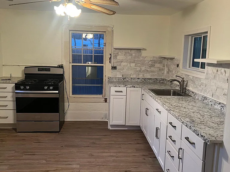 904 Main St — Photo 10