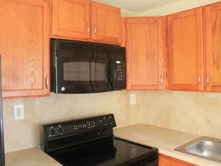 310 Meadows Cir — Photo 4