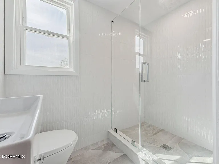 358 Beecroft Pl — Photo 4