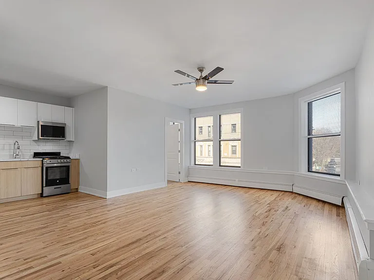 1625 W Howard St — Photo 9