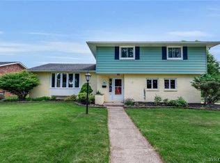 15 Willow Dr, West Seneca, NY 14224