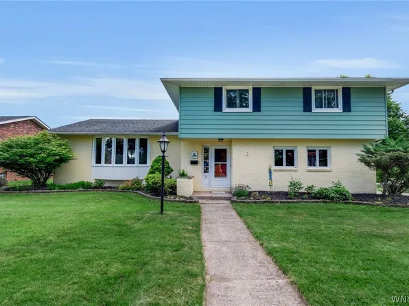 15 Willow Dr, West Seneca, NY 14224