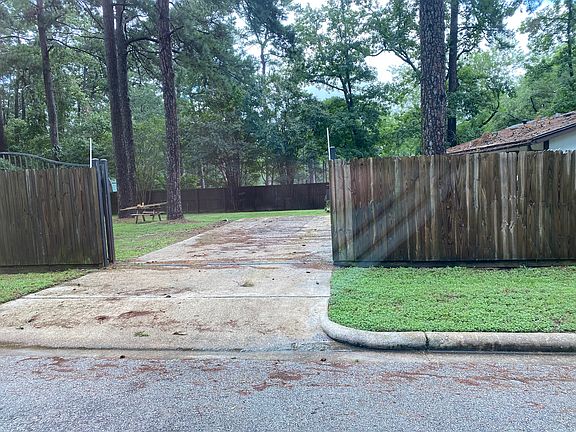 2nd image of 3321 Pine Grove Dr