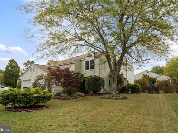 28 Kern Dr, Perkasie, PA 18944