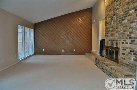 4th image of 555 Franklin Dr