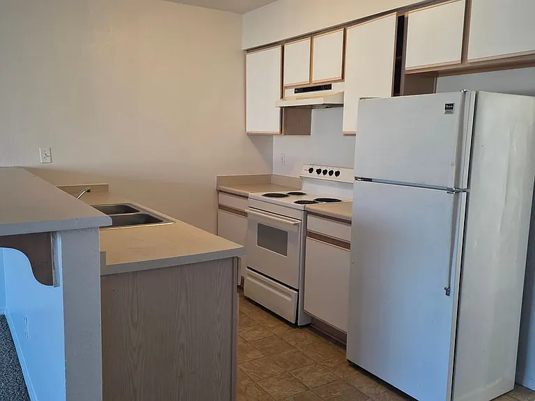 2595 Yori Ave — Photo 4