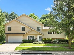 1104 Catherine Ave, Naperville, IL 60540