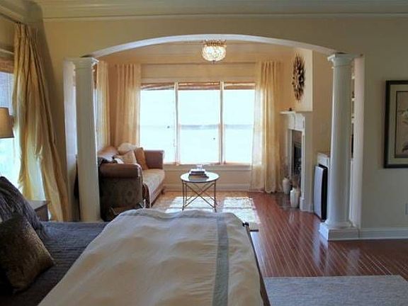 Master with Sitting Area