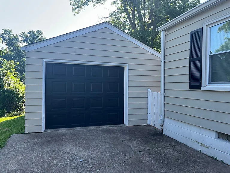 220 S Chestnut St — Photo 3