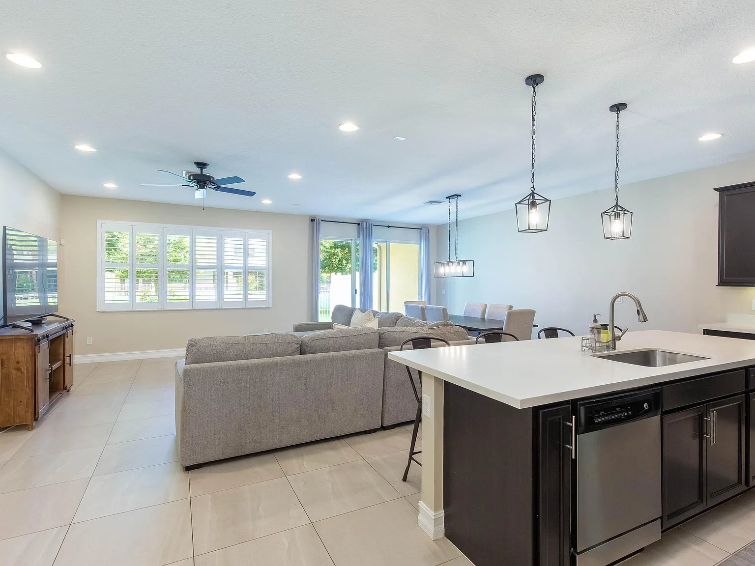 3 bed, 2.5 bath, 2222 sqft, $3,325 — Photo 4