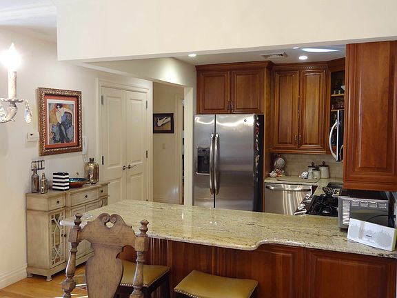 3rd image of 153 Bay St #2E