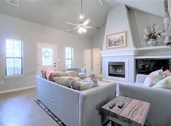 4th image of 1312 Laredo Dr
