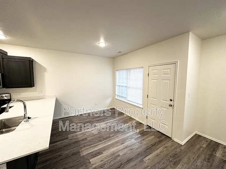 1035 S Benchmark Ln #1 — Photo 4