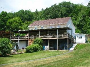 947 Valley Rd, Pottsville, PA 17901