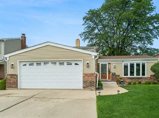 836 Napa St, Carol Stream, IL 60188