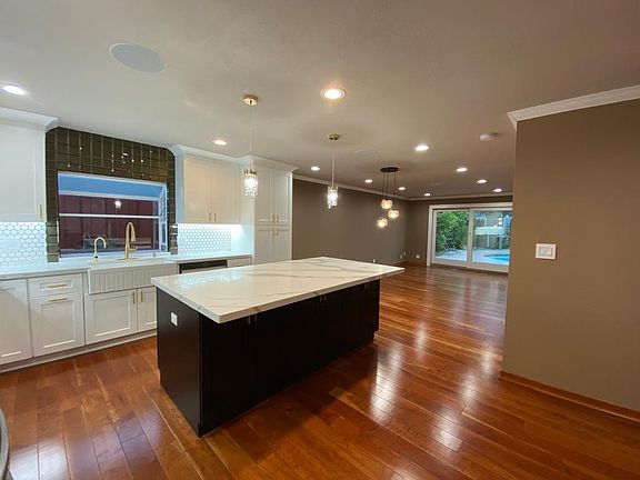 3rd image of 110 Winchester Ct