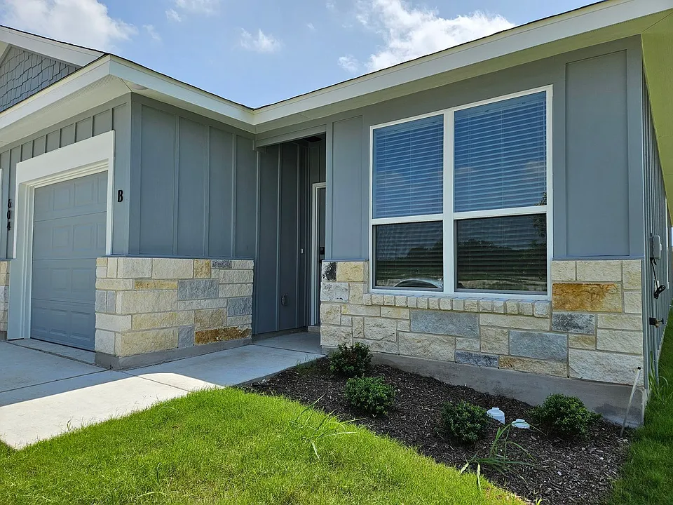604 Pacific Crest Trl #A/B