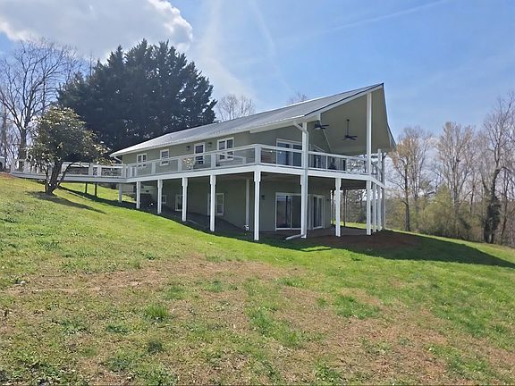 3rd image of 2684 Hidden Valley Rd