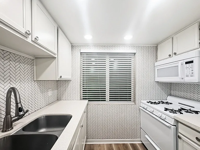 2417 E Campbell Ave #9B — Photo 3
