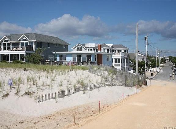 3rd image of 2419 N Ocean Ave