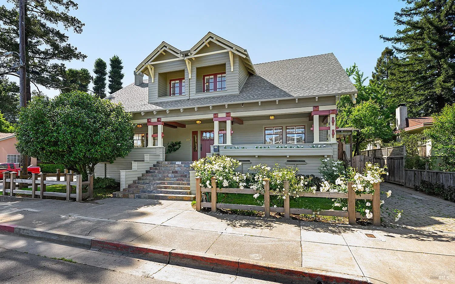 438 Matheson Street - Photo 2