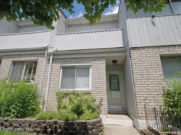 37 Sea Breeze Ln, Staten Island, NY 10307
