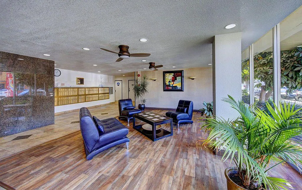 Linden Lofts Apartments of Long Beach — Photo 4