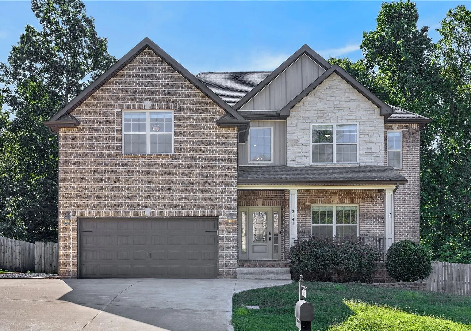 Dog Friendly Four Bedroom with Bonus! — Photo 1