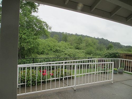Porch to rear