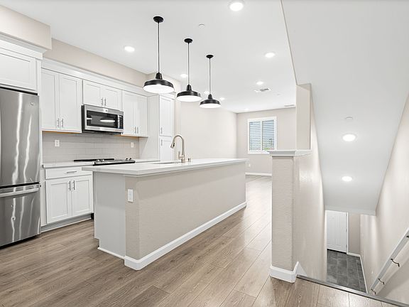 4th image of 327 Pear Tree Ter Unit B