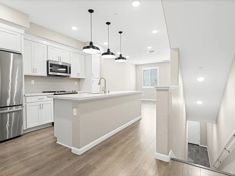 327 Pear Tree Ter #B — Photo 4