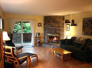 8297 SW Canyon Ln, Portland, OR 97225