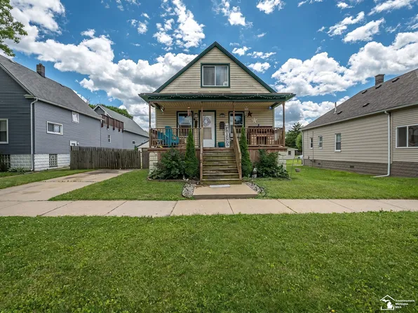 857 Plum St, Wyandotte, MI 48192
