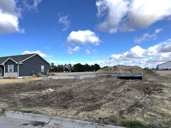 534 E 3rd St, Imperial, NE 69033