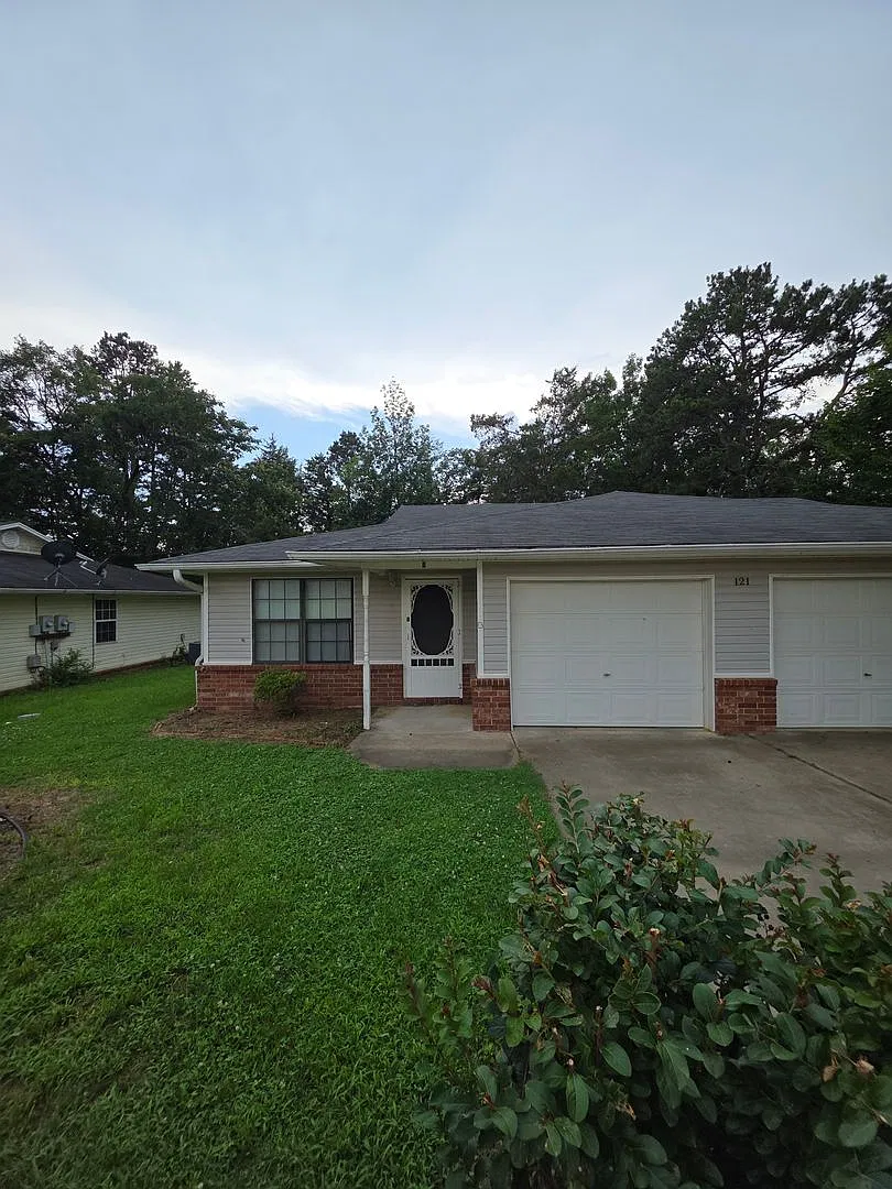 121 Sequoya Dr. A & B — Photo 1
