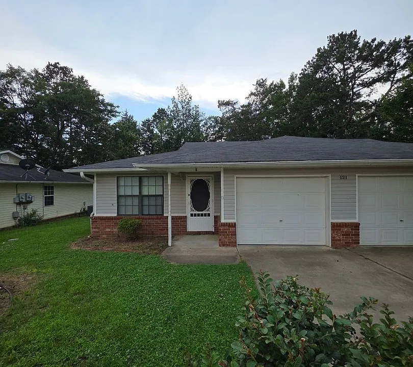 121 Sequoya Dr #A & B
