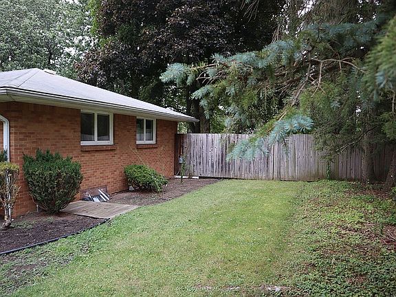 3rd image of 4865 Glenwood Dr