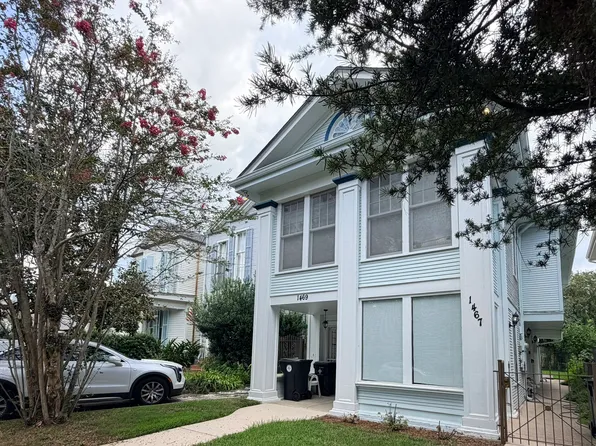 1467 Calhoun St, New Orleans, LA 70118
