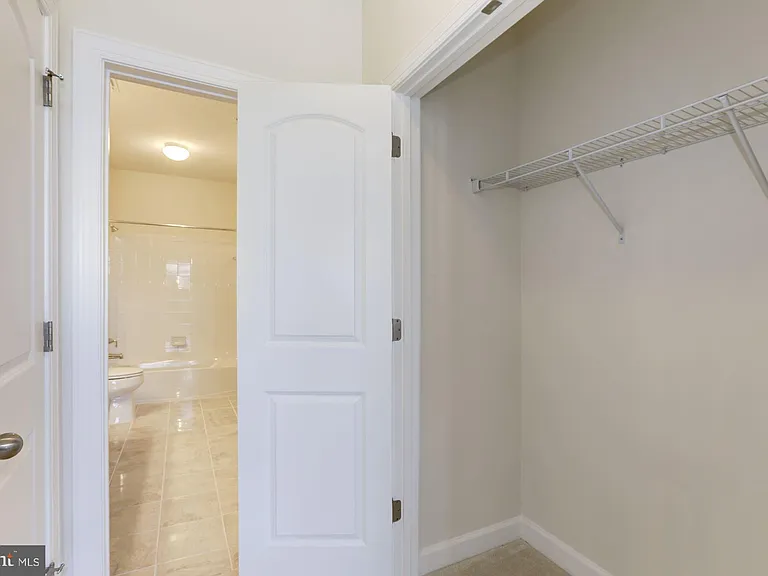 13740 Endeavour Dr #403 — Photo 17