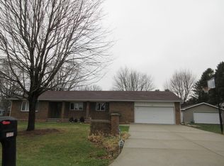 1315 Bradley Ct, Sterling, IL 61081