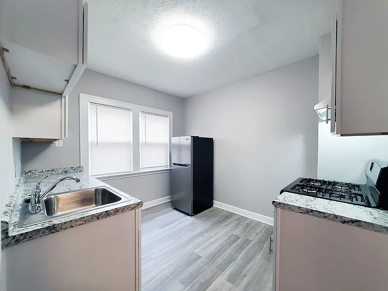 13719 Thornhurst Ave — Photo 8