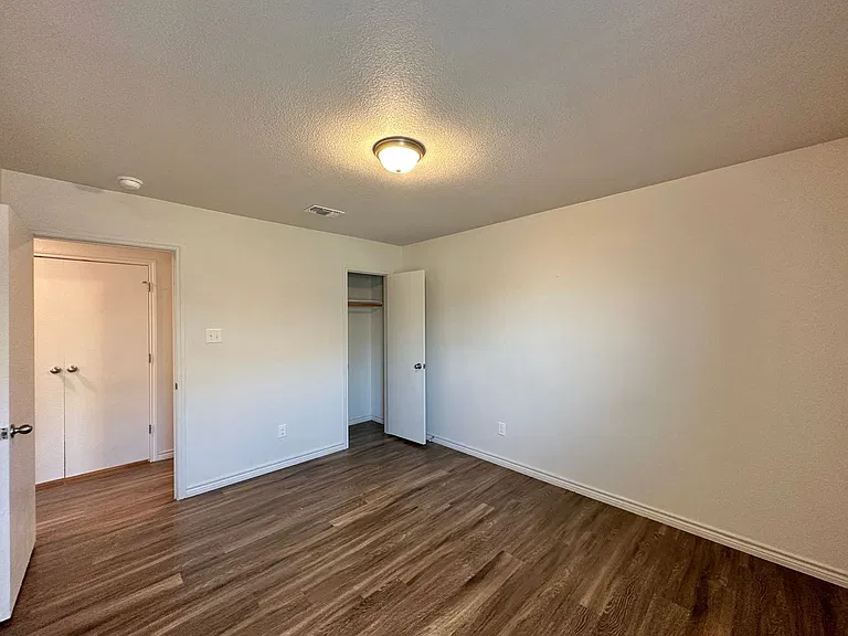 1821 Clovis Dr — Photo 11