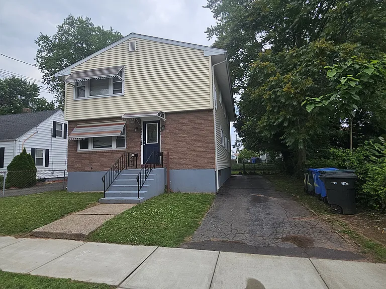 127 Warner St #2B — Photo 6