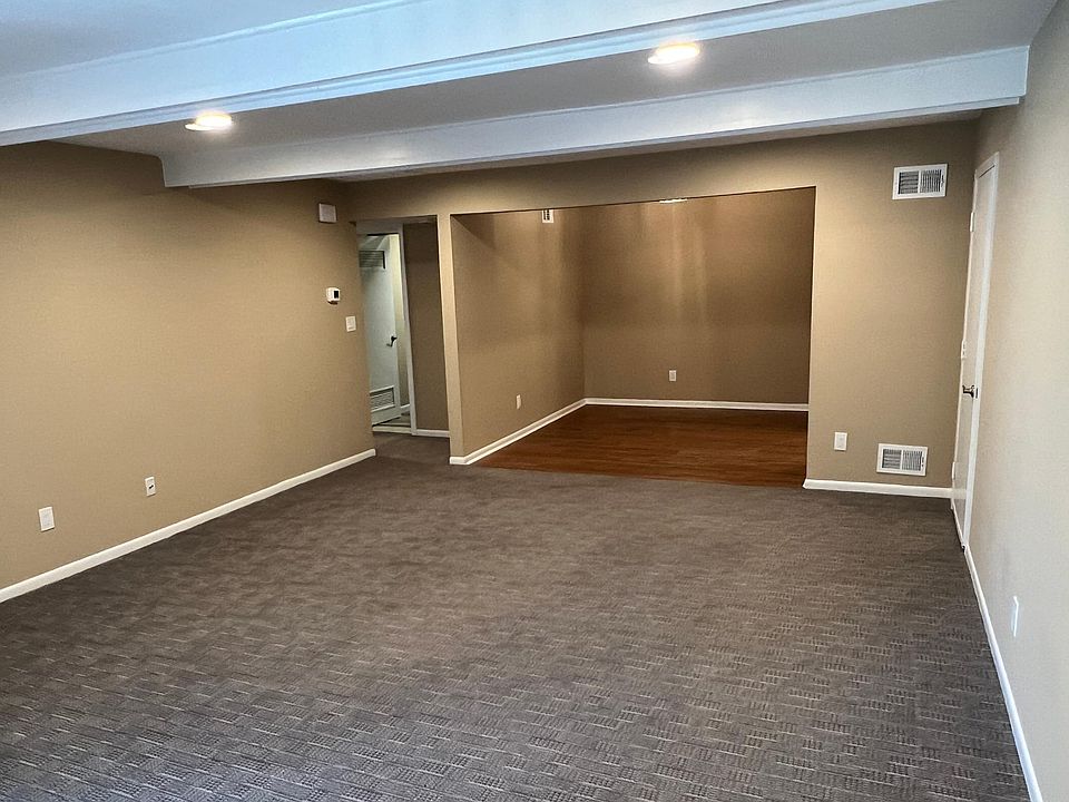 1st image of 13 Deerberry Ln