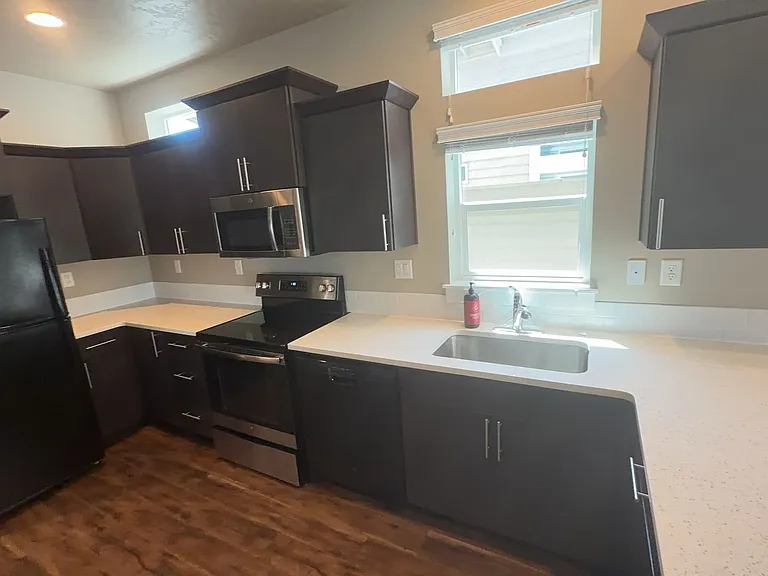 2988 NE Roxy Pl — Photo 2