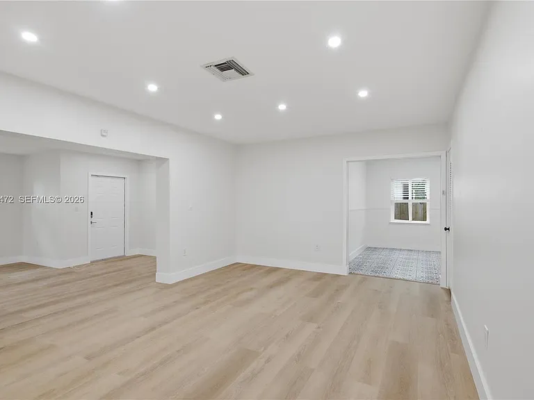 14325 NE 8th Ave — Photo 13